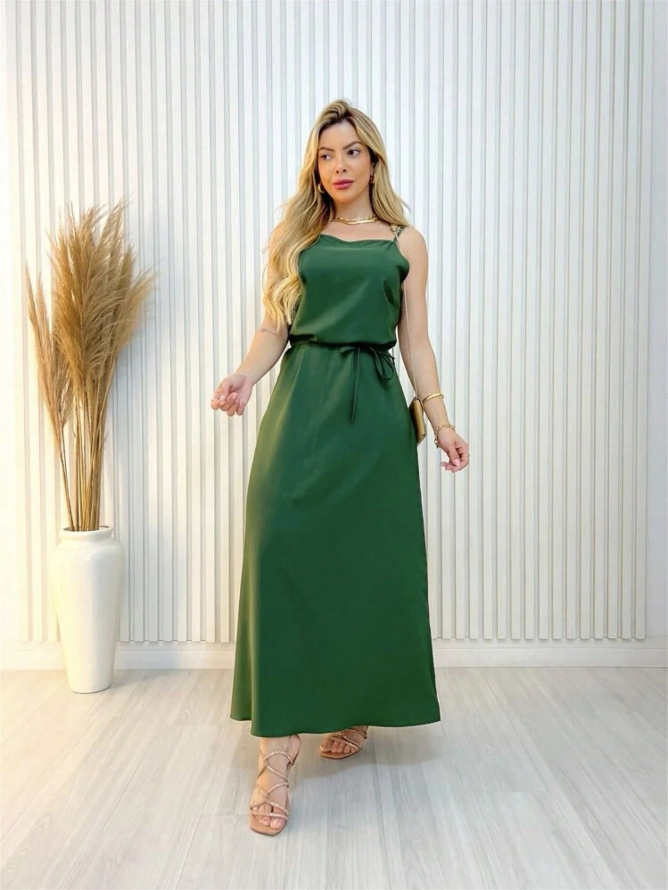 Vendedor Indicado
Vestido longo crepe simple de alcinha com cinto FL-v50