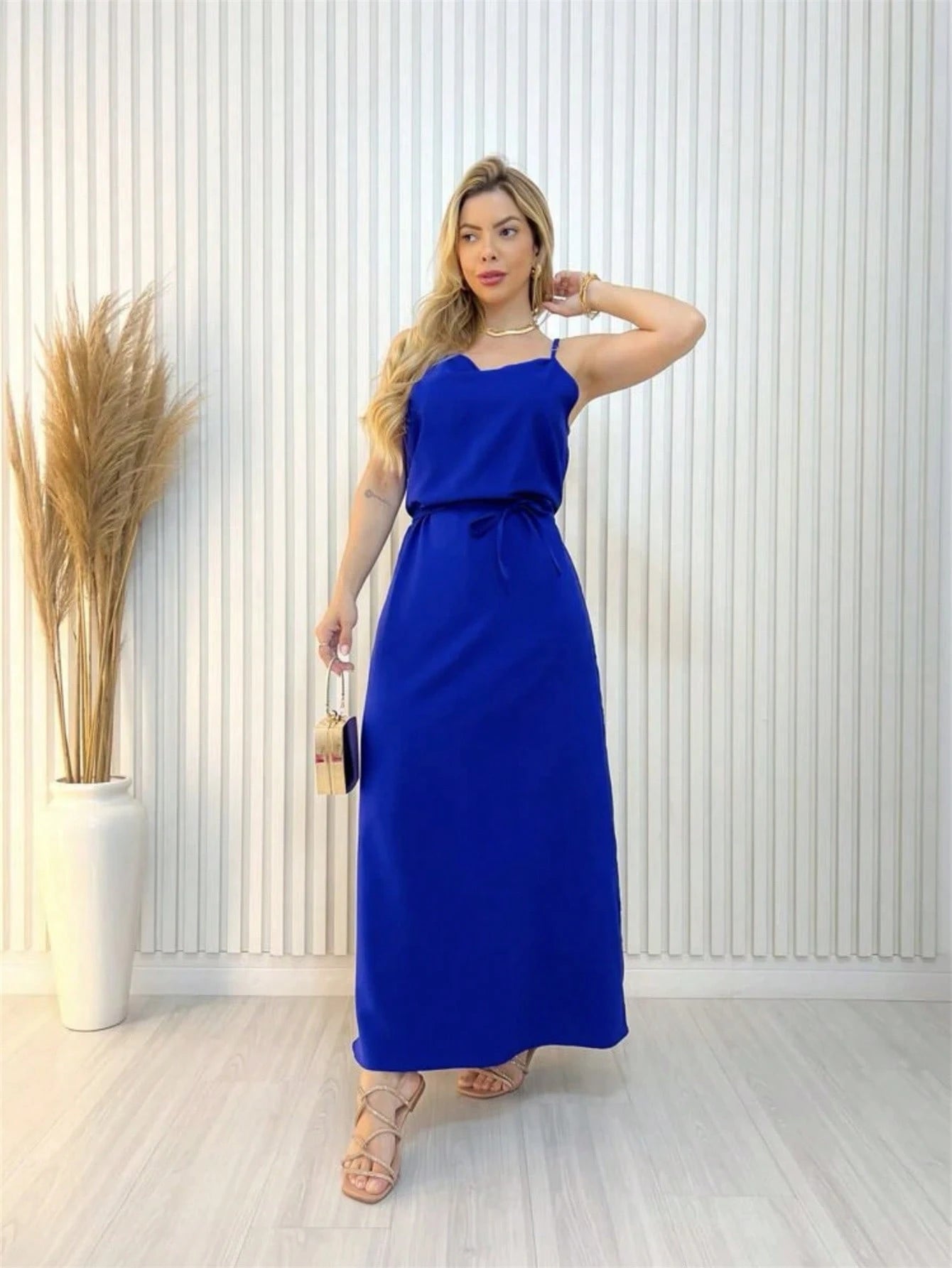 Vendedor Indicado
Vestido longo crepe simple de alcinha com cinto FL-v50
