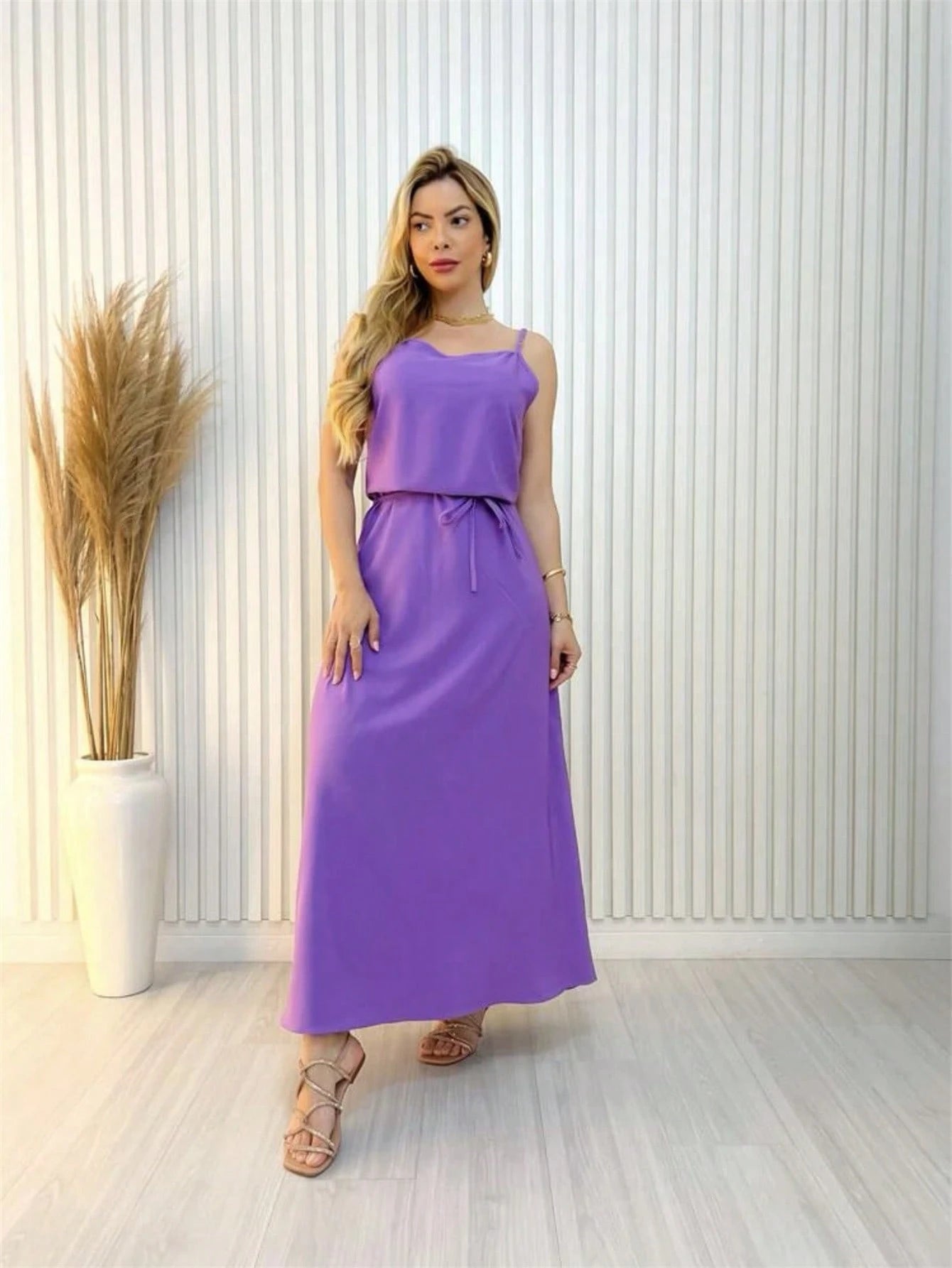 Vendedor Indicado
Vestido longo crepe simple de alcinha com cinto FL-v50