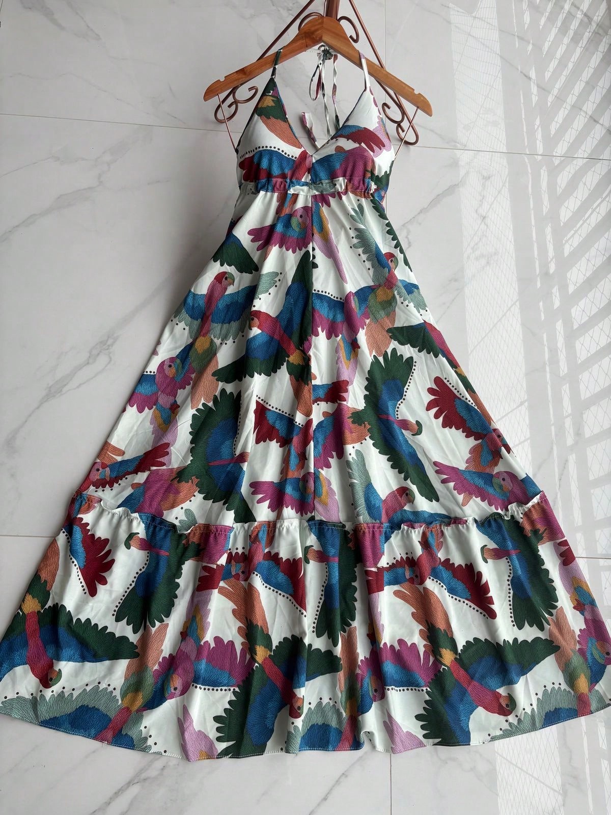 vestidos longo com bojo estampa 3D multicolorido novo modelo atras com amarrar costas nua
