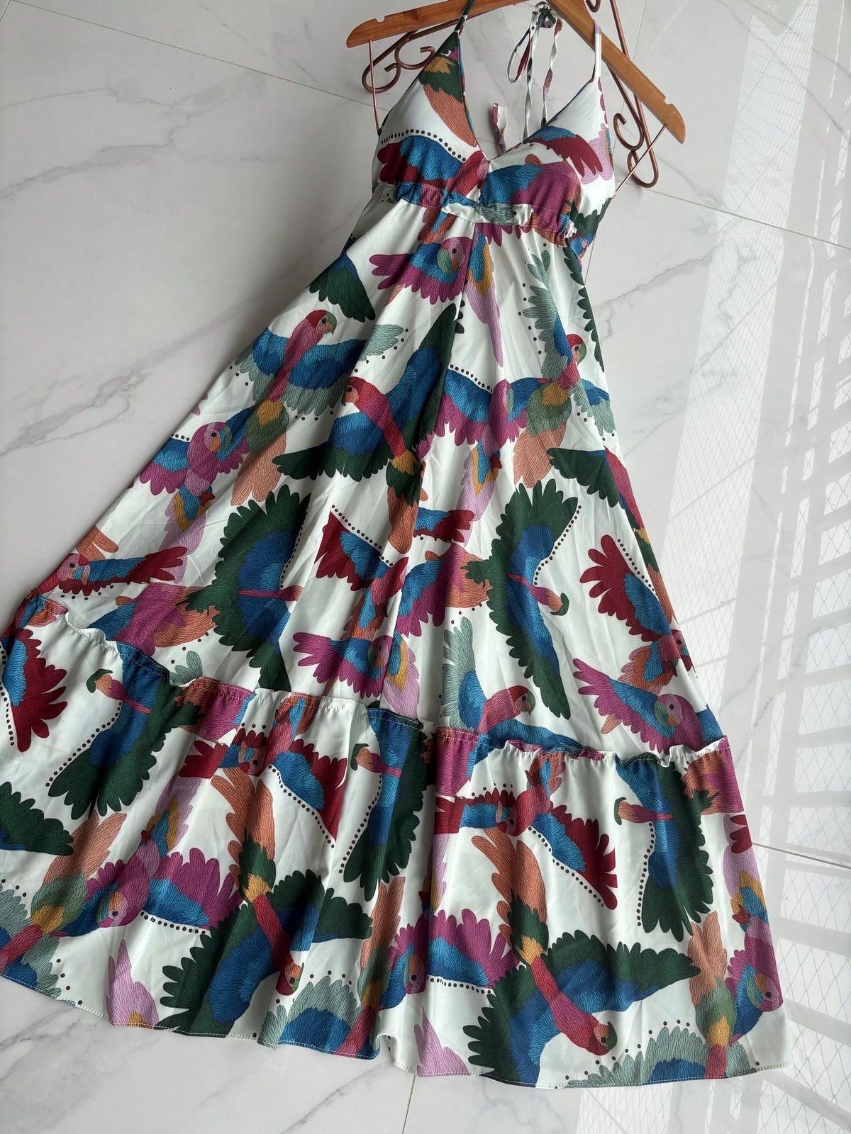 vestidos longo com bojo estampa 3D multicolorido novo modelo atras com amarrar costas nua